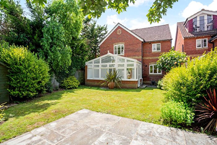 3 Bedroom Detached House To Rent In Davis Road, Weybridge, KT13