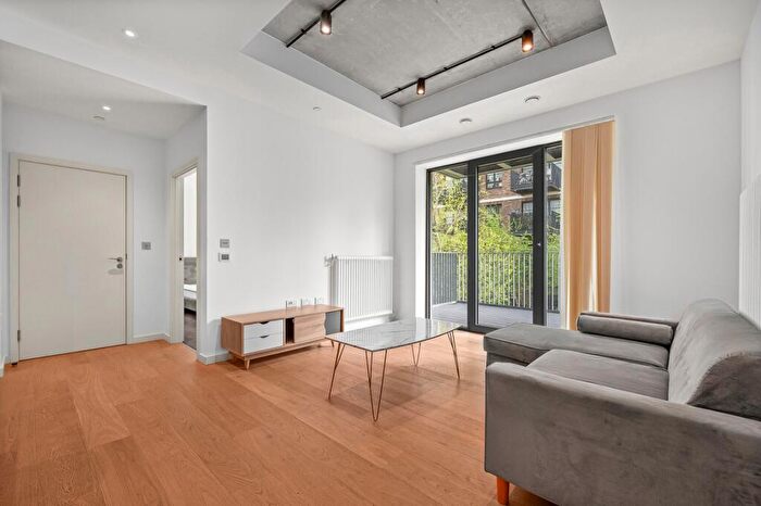 2 Bedroom Flat To Rent In Rendel House, Goodluck Hope Walk, E14