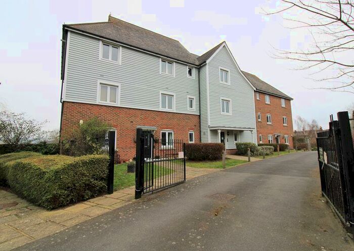 2 Bedroom Flat To Rent In The Lakes, Aylesford, ME20