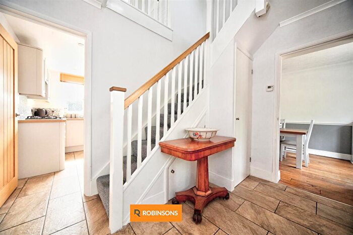 4 Bedroom Detached House For Sale In Totternhoe Road, Dunstable, LU6