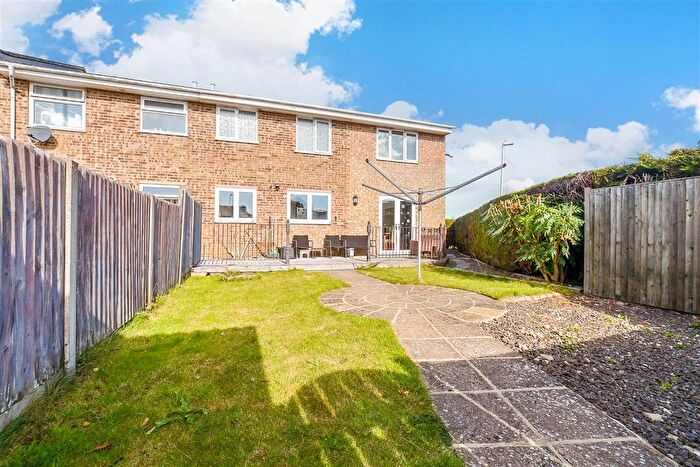 3 Bedroom End Of Terrace House For Sale In Cranleigh Drive, Whitfield, Dover, Kent, CT16