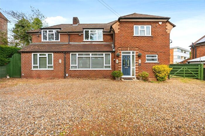 4 Bedroom Detached House For Sale In Wing Road, Leighton Buzzard, Bedfordshire, LU7