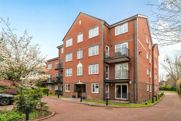 2 Bedroom Flat For Sale In Park Road, Beckenham, BR3