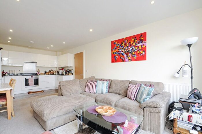 2 Bedroom Flat To Rent In Gwynne Road, Battersea, London, SW11