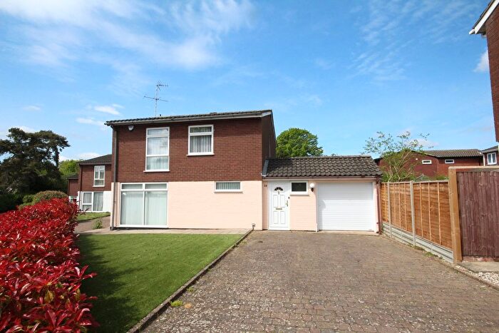 4 Bedroom Detached House For Sale In Pear Tree Dell, Letchworth Garden City, SG6