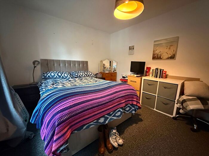 3 Bedroom Flat To Rent In Christchurch Gardens, Reading, RG2