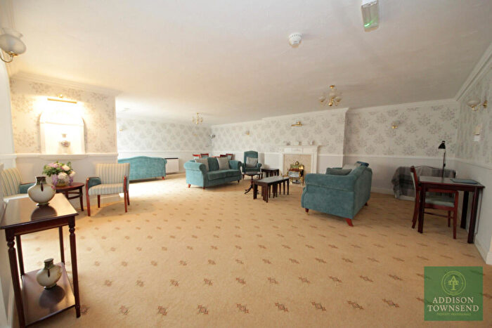 2 Bedroom Retirement Property For Sale In Woodmere Court, Avenue Road, N14