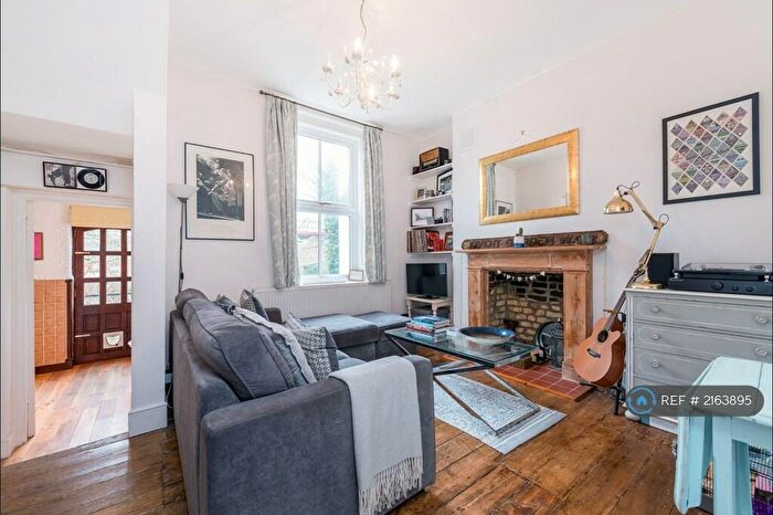 1 Bedroom Flat To Rent In Byrne Road, London, SW12