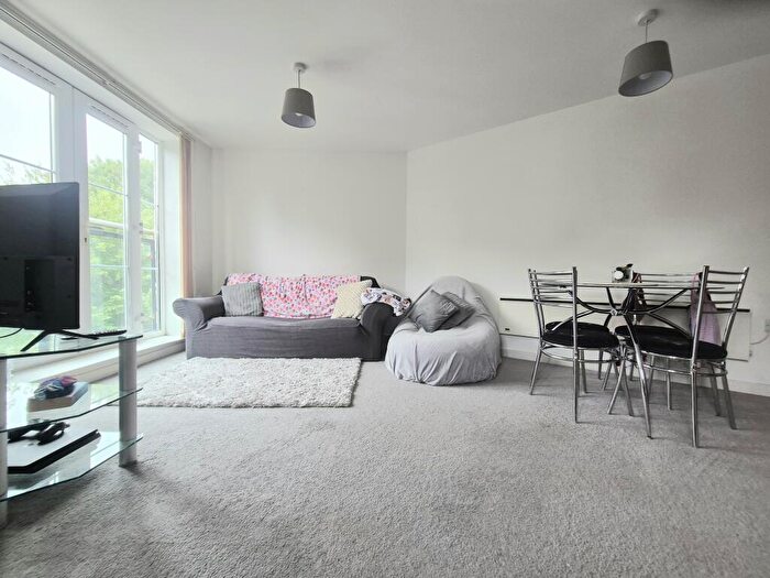 2 Bedroom Apartment To Rent In Caygill Terrace, Halifax, HX1