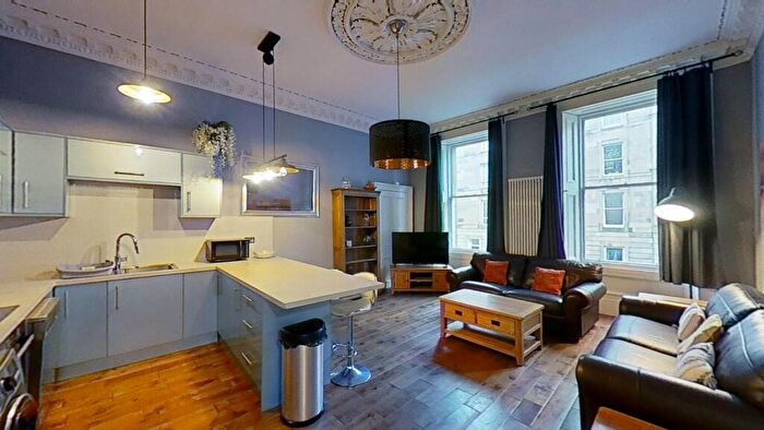 3 Bedroom Terraced House To Rent In Oxford Street, Edinburgh, Midlothian, EH8