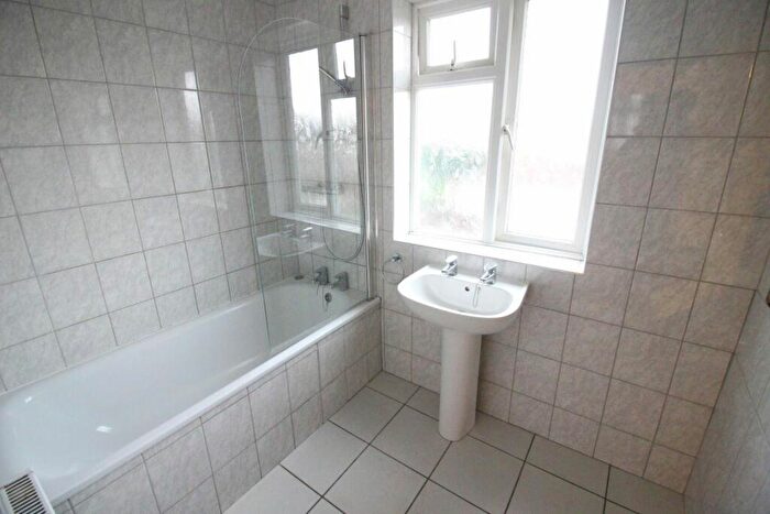 4 Bedroom House To Rent In Bovingdon Avenue, Wembley, HA9