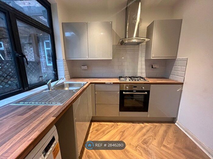 3 Bedroom Maisonette To Rent In High Street, Rickmansworth, WD3