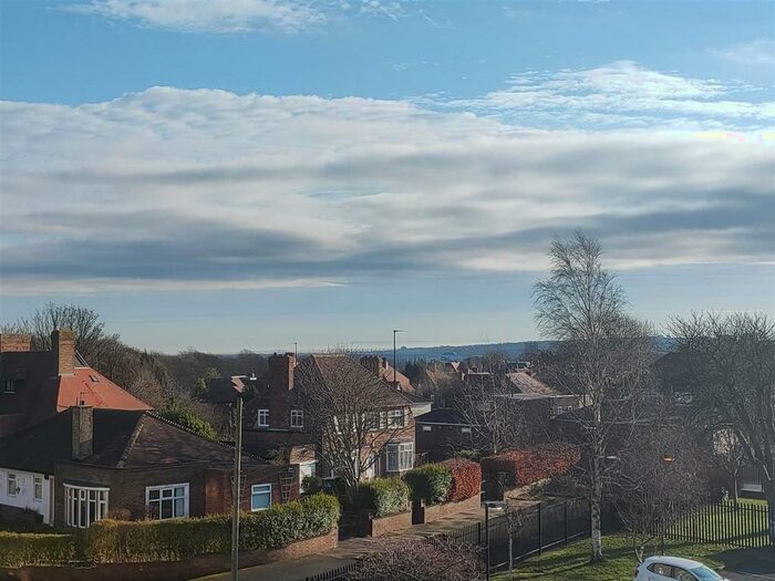 2 Bedroom Apartment For Sale In Moorside Court, Newcastle Upon Tyne, NE5