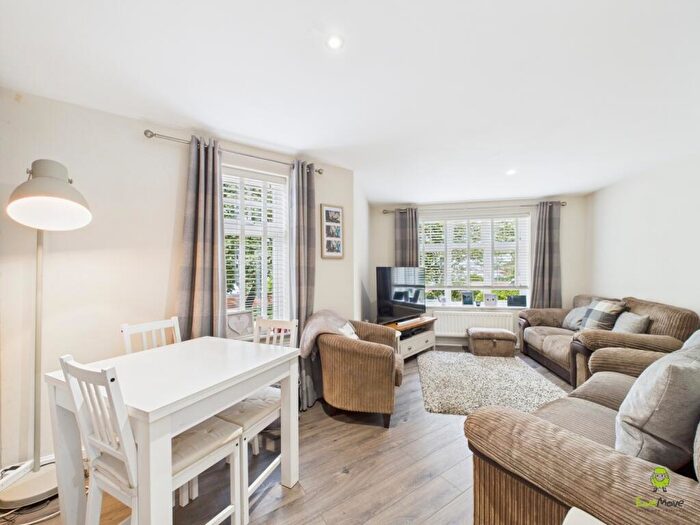2 Bedroom Apartment For Sale In Greenhaven Drive, London, SE28