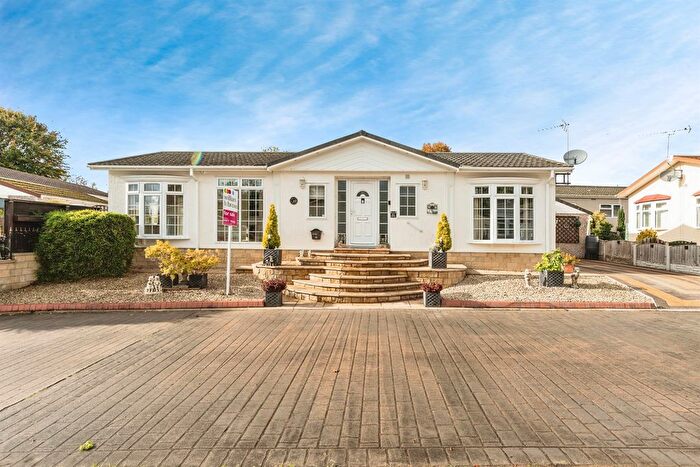 2 Bedroom Park Home For Sale In Willow Lane, Knottingley, WF11