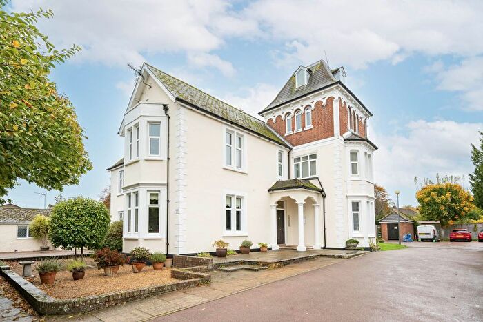 1 Bedroom Flat For Sale In Robinswood Court, Rusper, RH12