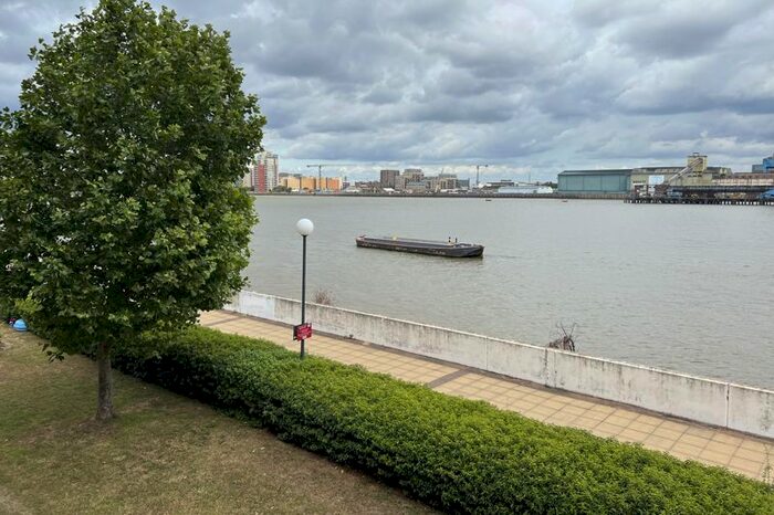 2 Bedroom Flat To Rent In Harlinger Street, London, SE18