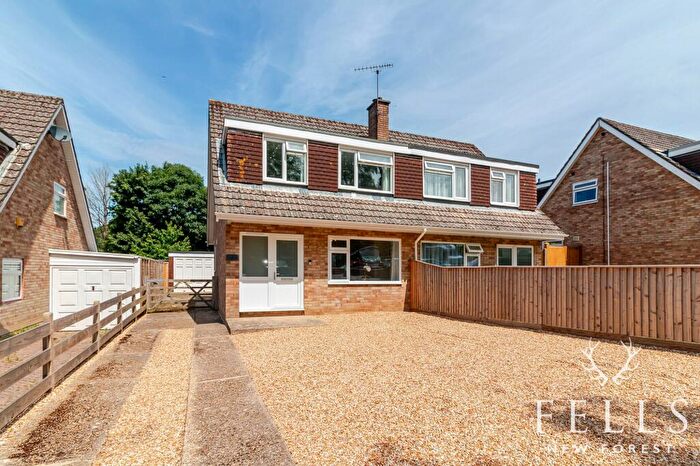 3 Bedroom Semi Detached House For Sale In Drake Close, Ringwood, Hampshire, BH24