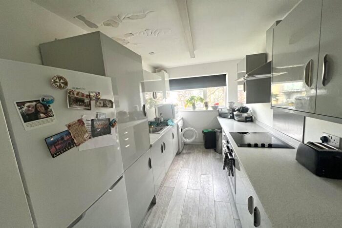 2 Bedroom Flat To Rent In White Gates, DA14