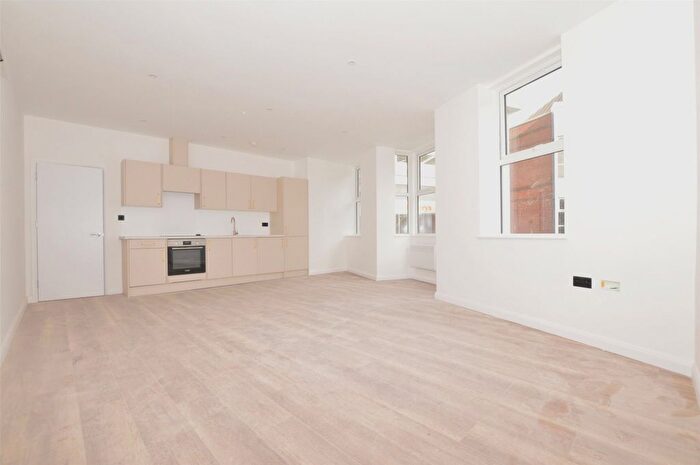 2 Bedroom Flat To Rent In London Road, Redhill, Surrey, RH1