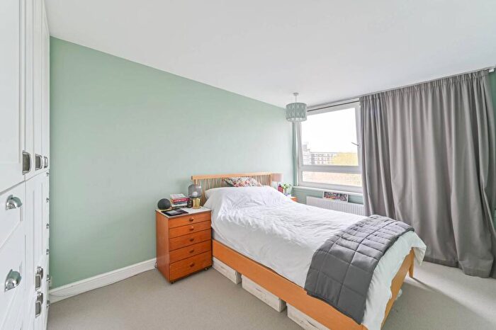 3 Bedroom Flat For Sale In John Ruskin Street, Camberwell, London, SE5