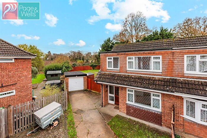 3 Bedroom Semi-Detached House For Sale In Eddington Close, Maidstone, ME15