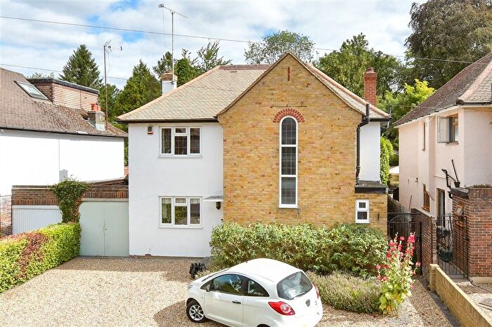 5 Bedroom Detached House For Sale In Downs Way Close, Tadworth, Surrey, KT20