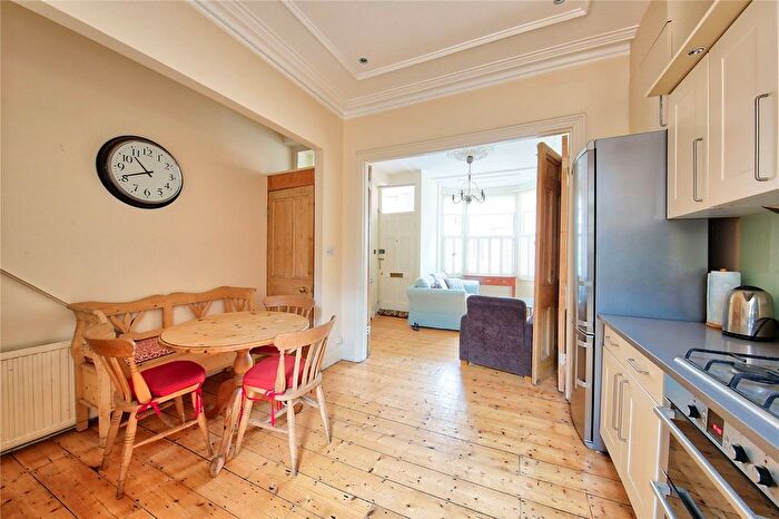 1 Bedroom Flat To Rent In Jedburgh Street, SW11