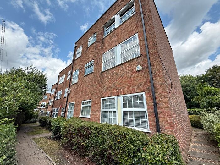 2 Bedroom Flat To Rent In Mount View, Enfield, EN2