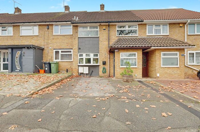 3 Bedroom Terraced House For Sale In Brownlow Bend, Basildon, SS14