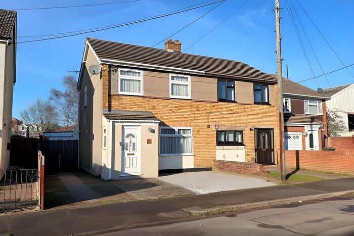 2 Bedroom Semi Detached House For Sale In Ash Road, Hadleigh, SS7