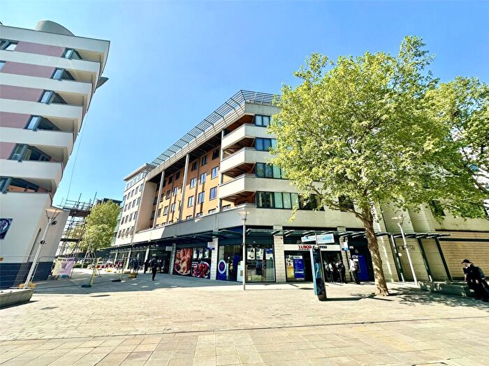 2 Bedroom Apartment To Rent In Harbourside. Anchor Point, BS1
