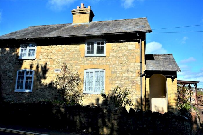 3 Bedroom Semi-Detached House To Rent In Yaverland Road, Sandown, PO36