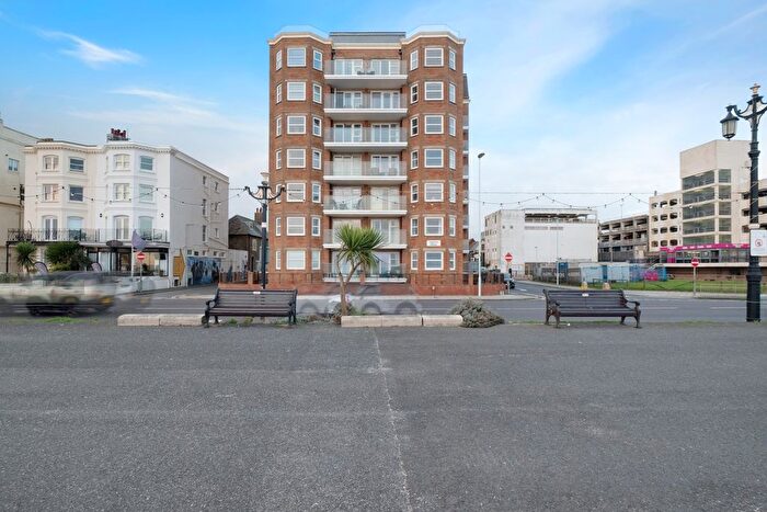 2 Bedroom Flat For Sale In Augusta House, Augusta Place, Worthing, BN11