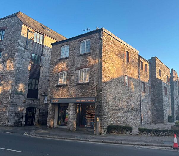 2 Bedroom Flat For Sale In Barbican Court, Plymouth, PL4