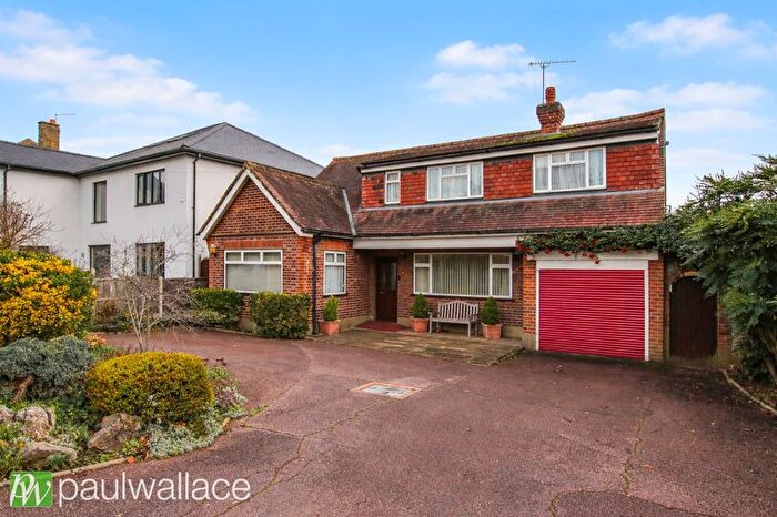 3 Bedroom Detached House For Sale In Baas Lane, Broxbourne, EN10