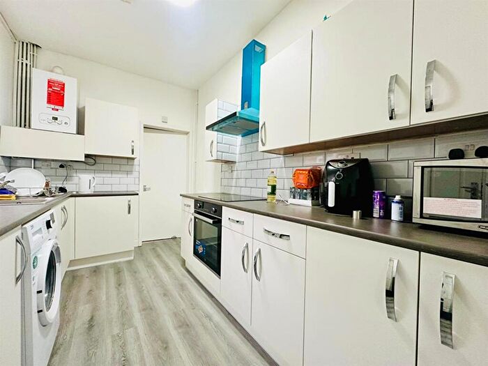 4 Bedroom Terraced House To Rent In Watkin Street, Nottingham, NG3