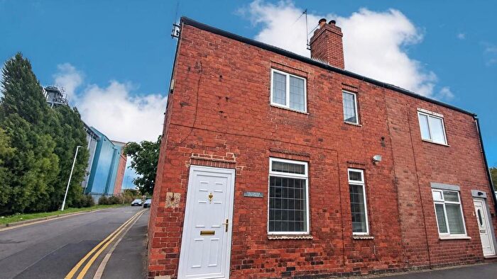 2 Bedroom End Of Terrace House To Rent In Canal Road, Worksop, S80