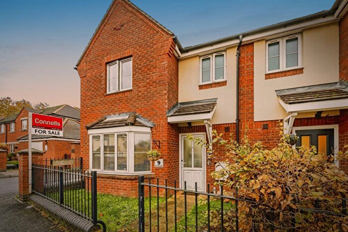 3 Bedroom End Terrace House For Sale In Lowe Gardens, Aylesbury, HP21