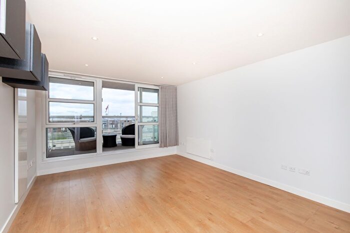 2 Bedroom Flat To Rent In Upper Richmond Road, Putney, London, SW15