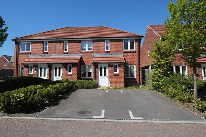 2 Bedroom House To Rent In Jordan Grove, Alton, Hampshire, GU34