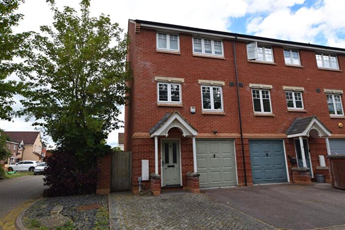 3 Bedroom House For Sale In Darnell Walk, Bicester, OX26