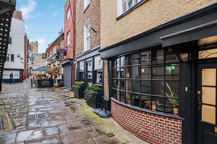 3 Bedroom End Of Terrace House For Sale In Market Street, Windsor, Berkshire, SL4