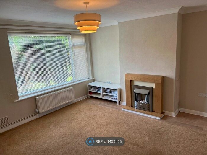 3 Bedroom Semi-Detached House To Rent In Wolds Drive, Keyworth, Nottingham, NG12