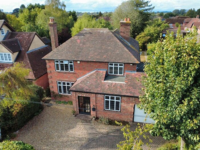 4 Bedroom Detached House For Sale In Enborne Road, Newbury, RG14