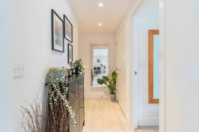 1 Bedroom Flat For Sale In Arundale Walk, Horsham, RH12
