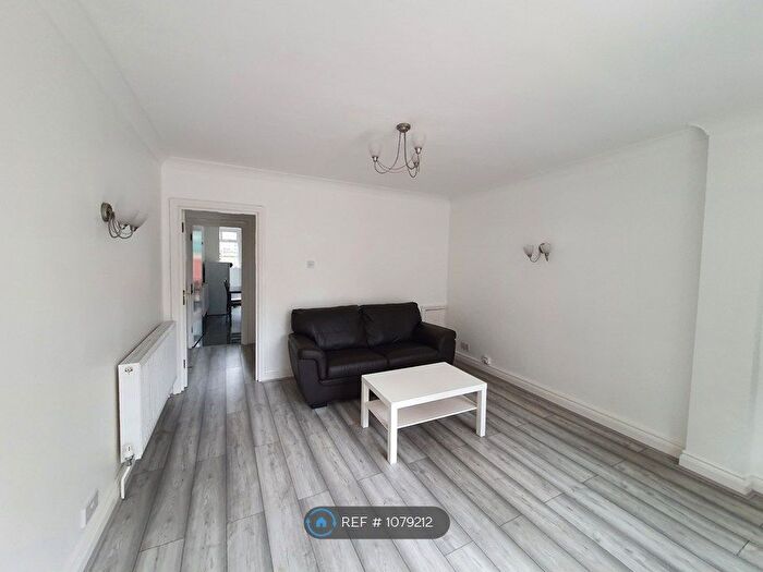 2 Bedroom End Terrace House To Rent In Aston Street, London, E14