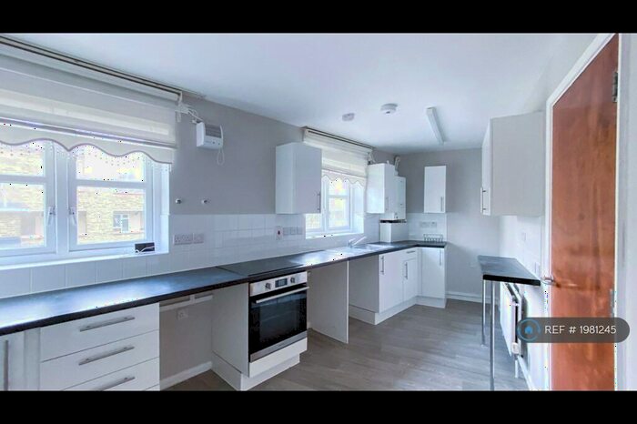 3 Bedroom Maisonette To Rent In Vivian Comma Close, London, N4