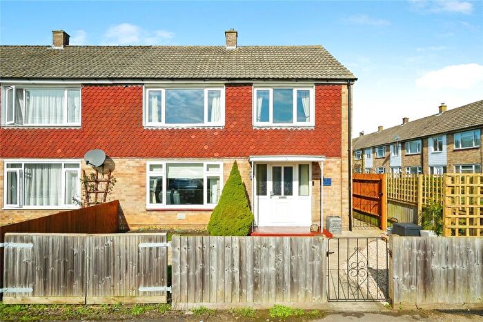 4 Bedroom Semi Detached House For Sale In Redmoor Court, Bicester, Oxfordshire, OX26