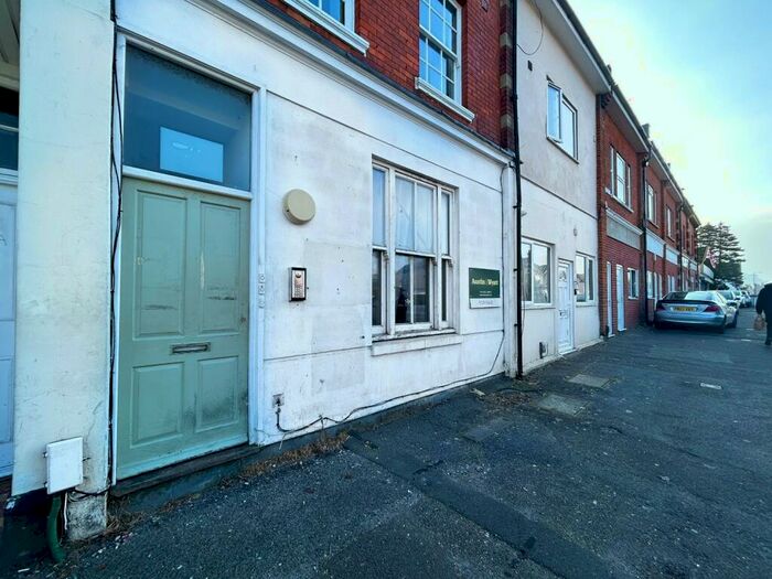 1 Bedroom Flat To Rent In Holdenhurst Road, BH8